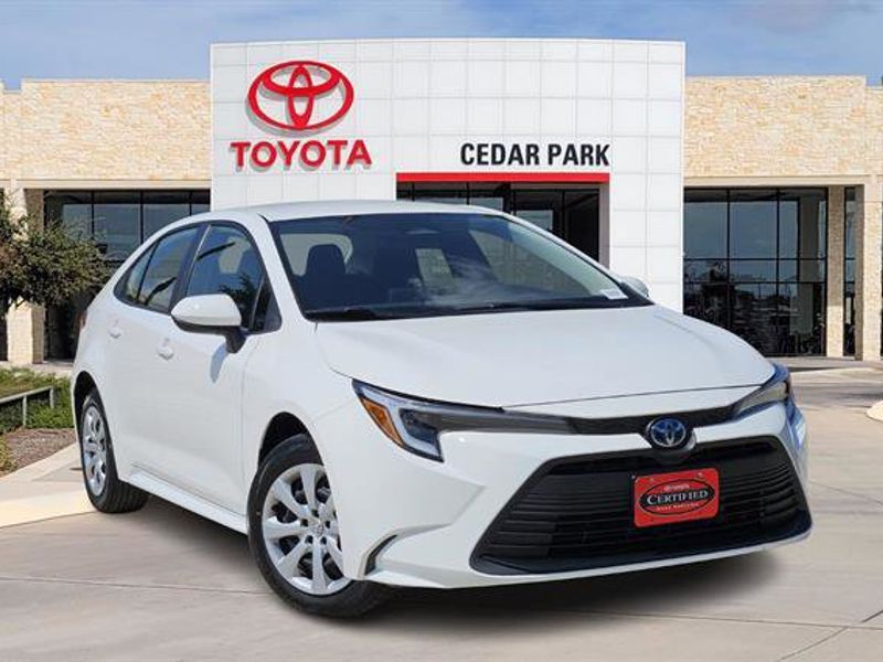 Certified 2025 Toyota Corolla LE image 1