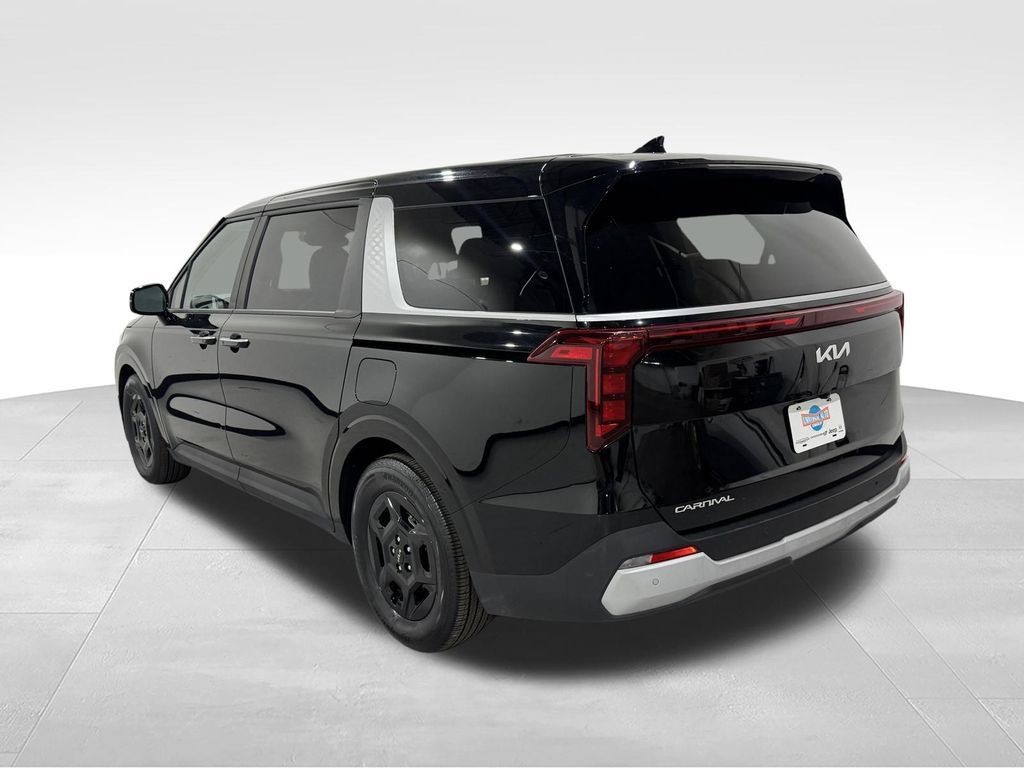 Used 2025 Kia Carnival FWD image 38