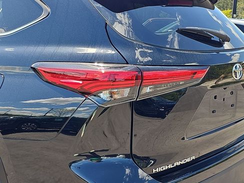 Used 2023 Toyota Highlander L FWD image 38