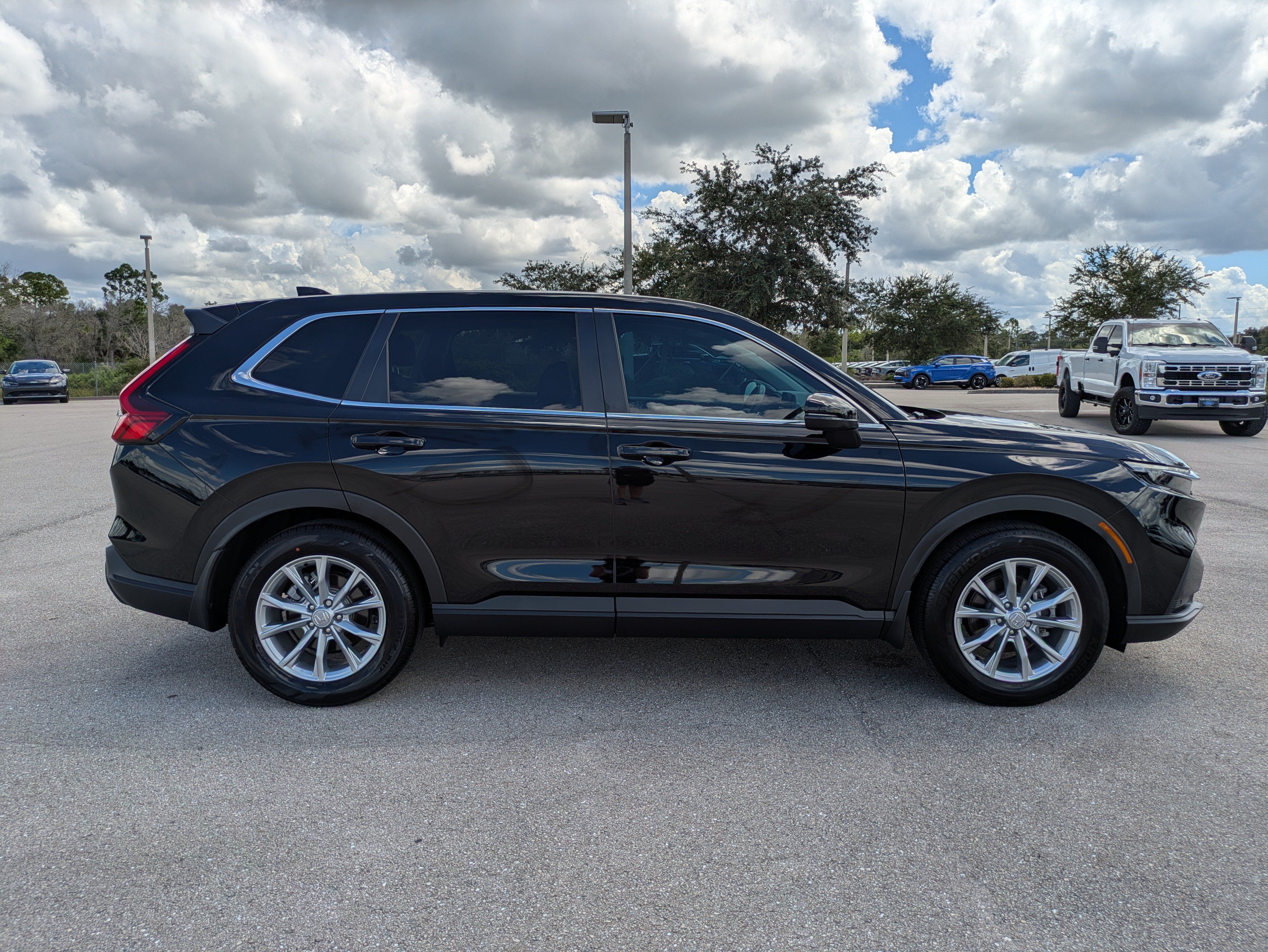Used 2025 Honda CR-V EX-L image 3
