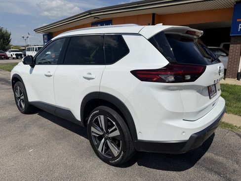 Used 2025 Nissan Rogue SL w/ SL Premium Package AWD/4WD image 3