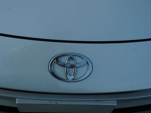 Used 2024 Toyota Prius XLE FWD image 11