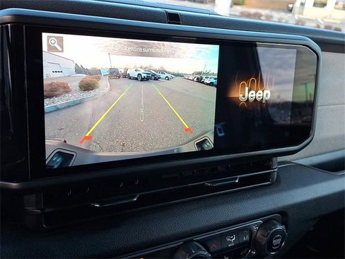 Used 2024 Jeep Gladiator Sport image 15