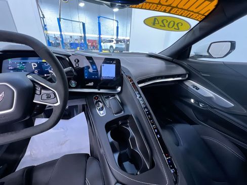 Used 2024 Chevrolet Corvette Stingray Convertible w/ 1LT RWD image 22