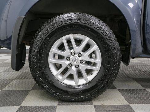 Used 2015 Nissan Frontier SV w/ SV Value Truck Package AWD/4WD image 17