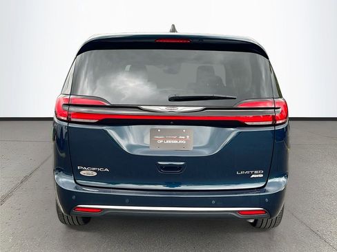Used 2024 Chrysler Pacifica Limited image 6