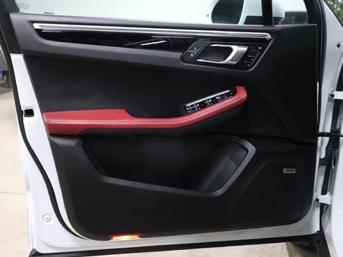 Used 2020 Porsche Macan image 9