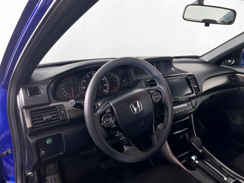 Used 2017 Honda Accord EX image 10