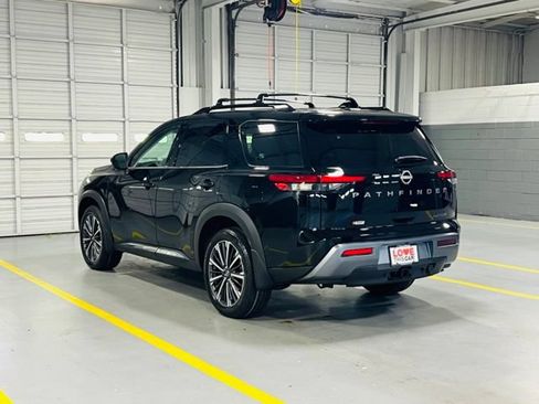 New 2026 Nissan Pathfinder Platinum FWD image 18