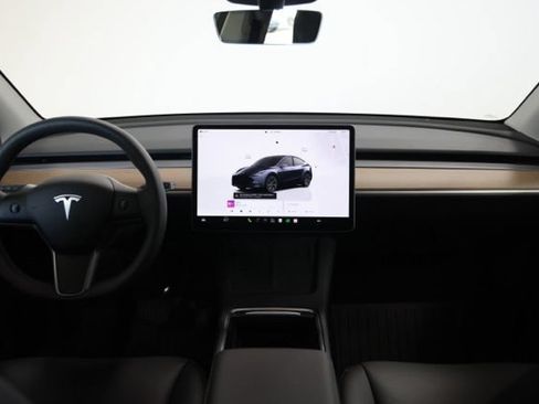 Used 2025 Tesla Model Y Long Range AWD/4WD image 38