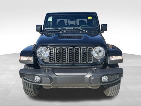 Used 2025 Jeep Gladiator Sport image 2