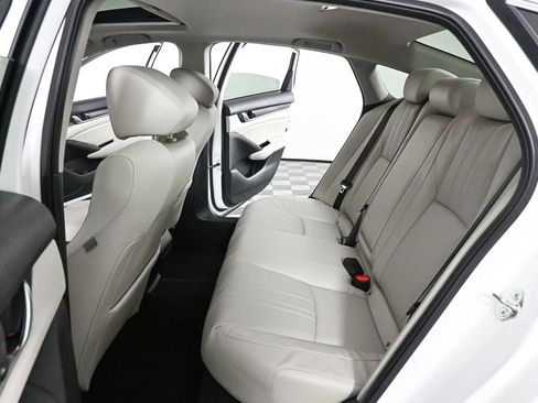 Used 2018 Honda Accord Touring image 18