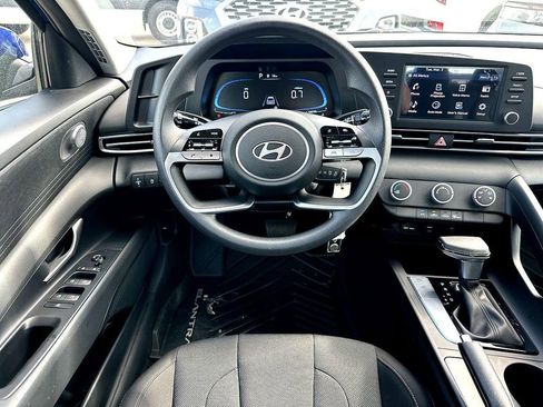 Used 2025 Hyundai Elantra SE image 23