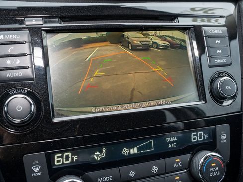 Used 2020 Nissan Rogue SV image 14