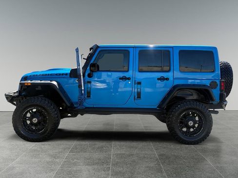 Used 2015 Jeep Wrangler Unlimited Sahara AWD/4WD image 3