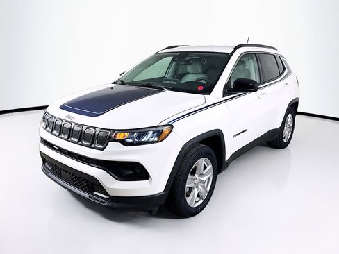 Used 2022 Jeep Compass Latitude image 4
