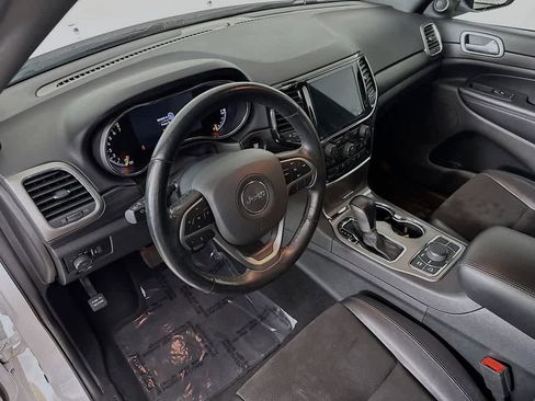 Used 2022 Jeep Grand Cherokee Laredo X AWD/4WD image 2