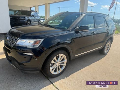 Used 2018 Ford Explorer XLT w/ Equipment Group 202A AWD/4WD image 1