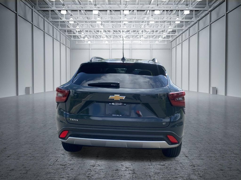 Used 2025 Chevrolet Trax LT w/ LT Convenience Package FWD image 7