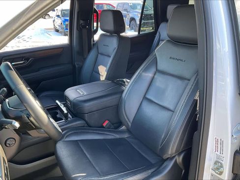 Certified 2025 GMC Yukon Denali image 9