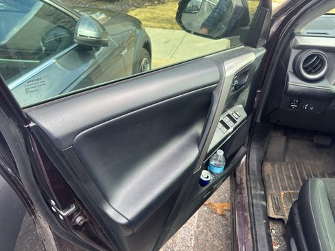 Used 2017 Toyota RAV4 XLE image 5