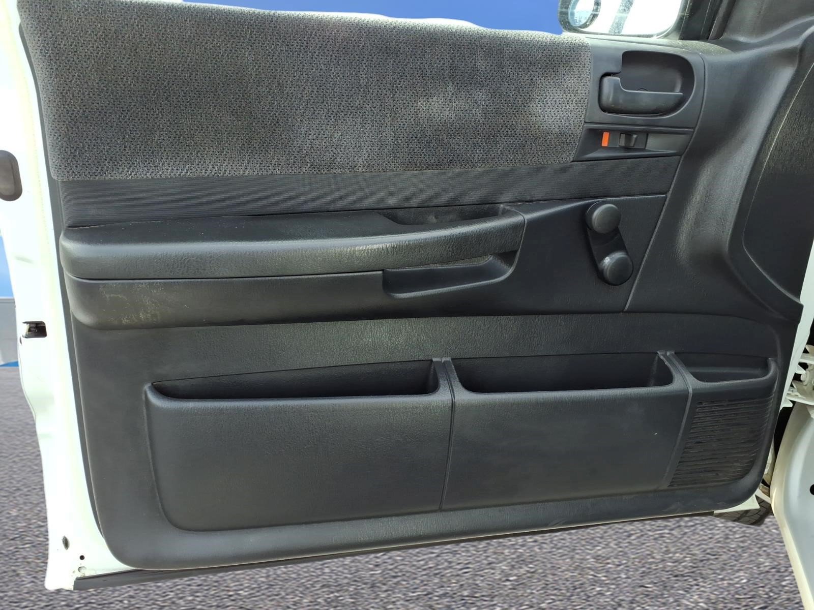 Used 2004 Dodge Dakota SLT w/ Deluxe Convenience Group RWD image 12