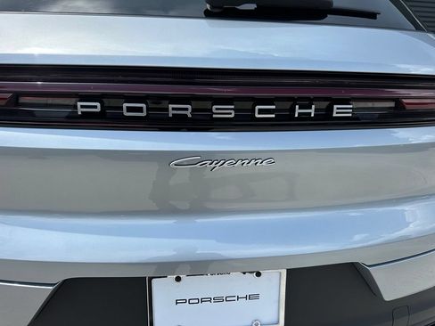 Used 2026 Porsche Cayenne E-Hybrid AWD/4WD image 14