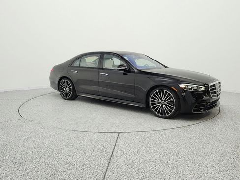 Used 2023 Mercedes-Benz S 580 4MATIC Sedan image 3