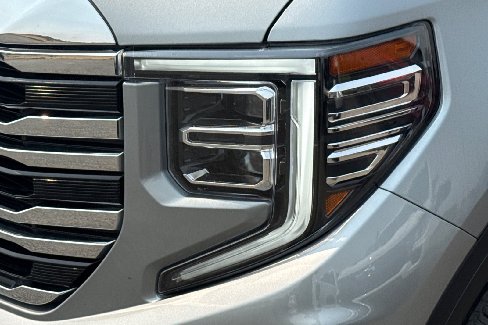 Used 2025 GMC Sierra 1500 SLT AWD/4WD image 49