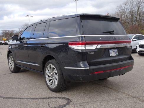 Used 2024 Lincoln Navigator Reserve image 3