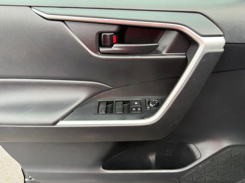 Certified 2021 Toyota RAV4 LE AWD/4WD image 10