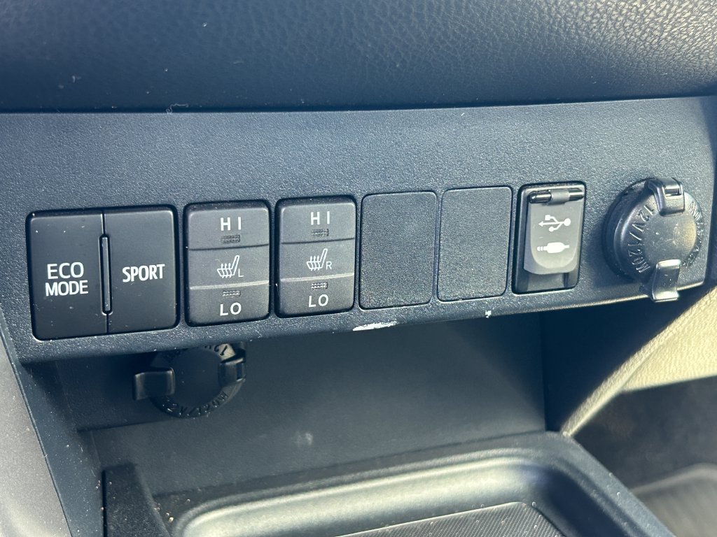 Used 2018 Toyota RAV4 Limited FWD image 15
