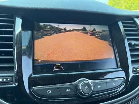 Used 2020 Chevrolet Trax LT w/ LT Convenience Package AWD/4WD image 12