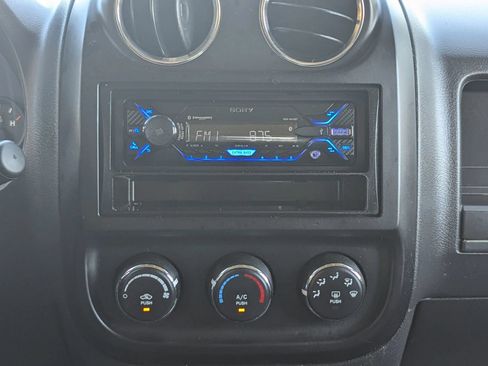 Used 2016 Jeep Patriot Latitude FWD image 13