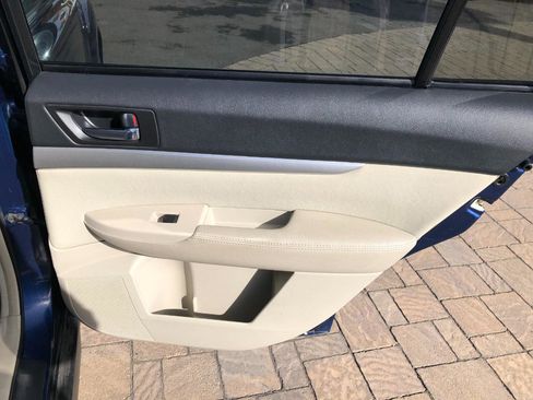 Used 2010 Subaru Outback 2.5i Premium image 24