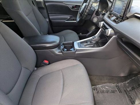Used 2021 Toyota RAV4 LE FWD image 19