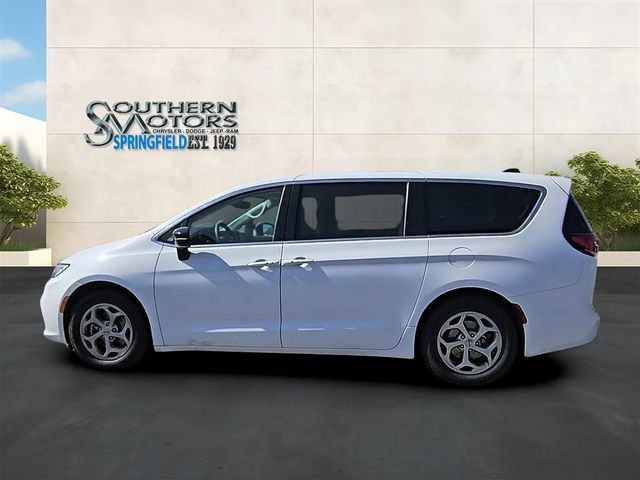 Used 2024 Chrysler Pacifica Limited FWD image 29