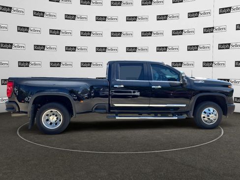Used 2024 Chevrolet Silverado 3500 High Country w/ High Country Premium Package AWD/4WD image 7