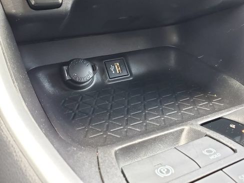 Used 2025 Toyota RAV4 XLE AWD/4WD image 31