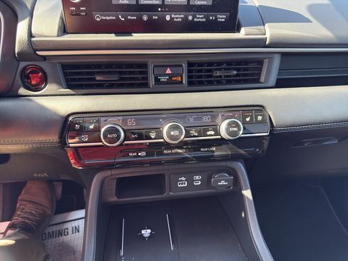 Used 2025 Honda Pilot Elite image 24