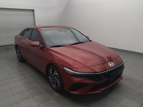 Used 2025 Hyundai Elantra SEL image 13