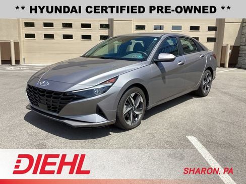 Used 2023 Hyundai Elantra SEL w/ Convenience Package FWD image 3