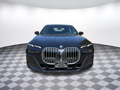 Certified 2023 BMW 760i xDrive w/ Luxury Rear Seating Package AWD/4WD image 4
