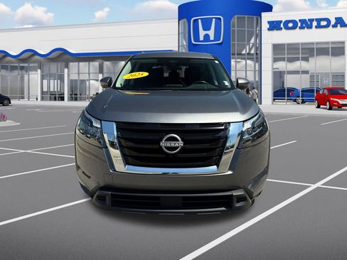Used 2025 Nissan Pathfinder SV FWD image 2