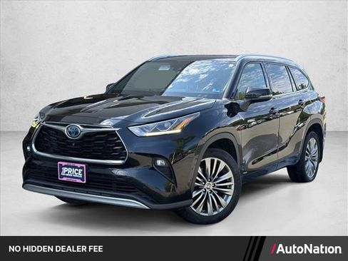 Used 2021 Toyota Highlander Platinum AWD/4WD image 1