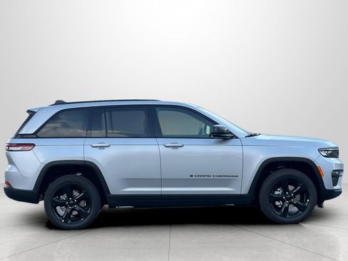 New 2025 Jeep Grand Cherokee Limited w/ Luxury Tech Group II image 4
