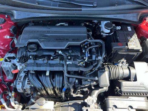 Used 2024 Hyundai Elantra Limited FWD image 18