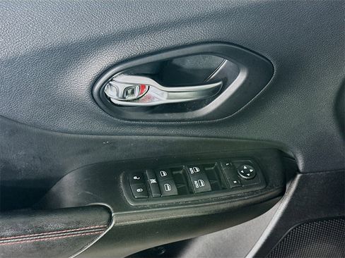 Used 2019 Jeep Cherokee Trailhawk w/ Comfort/Convenience Group image 24