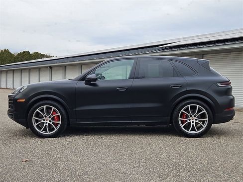 Certified 2024 Porsche Cayenne S image 2