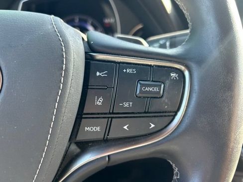Used 2022 Lexus LS 500 w/ Interior Upgrade Package RWD image 19